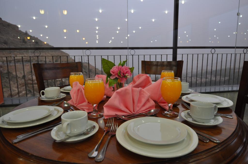 Al Anbat Hotel & Restaurant วาดี มูซา ภายนอก รูปภาพ